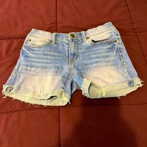 Like New!! Junior’s Distressed Hem Jeans Shorts! Size: 0
